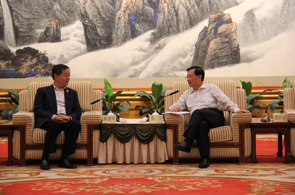 江西省委書記強衛(wèi)會見方大集團董事長熊建明