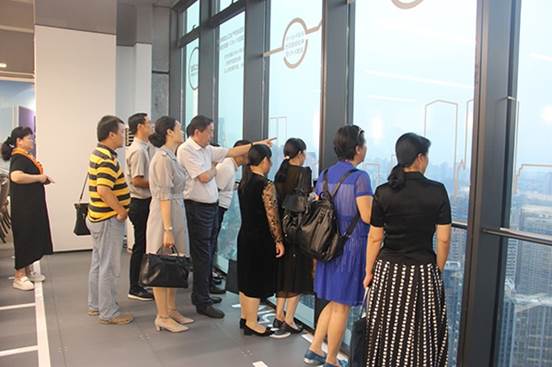 說明: F:\【資料與辦公】\辦公區(qū)\2.網站新聞\2019年\9月\2019.09.18\參觀(文中.jpg