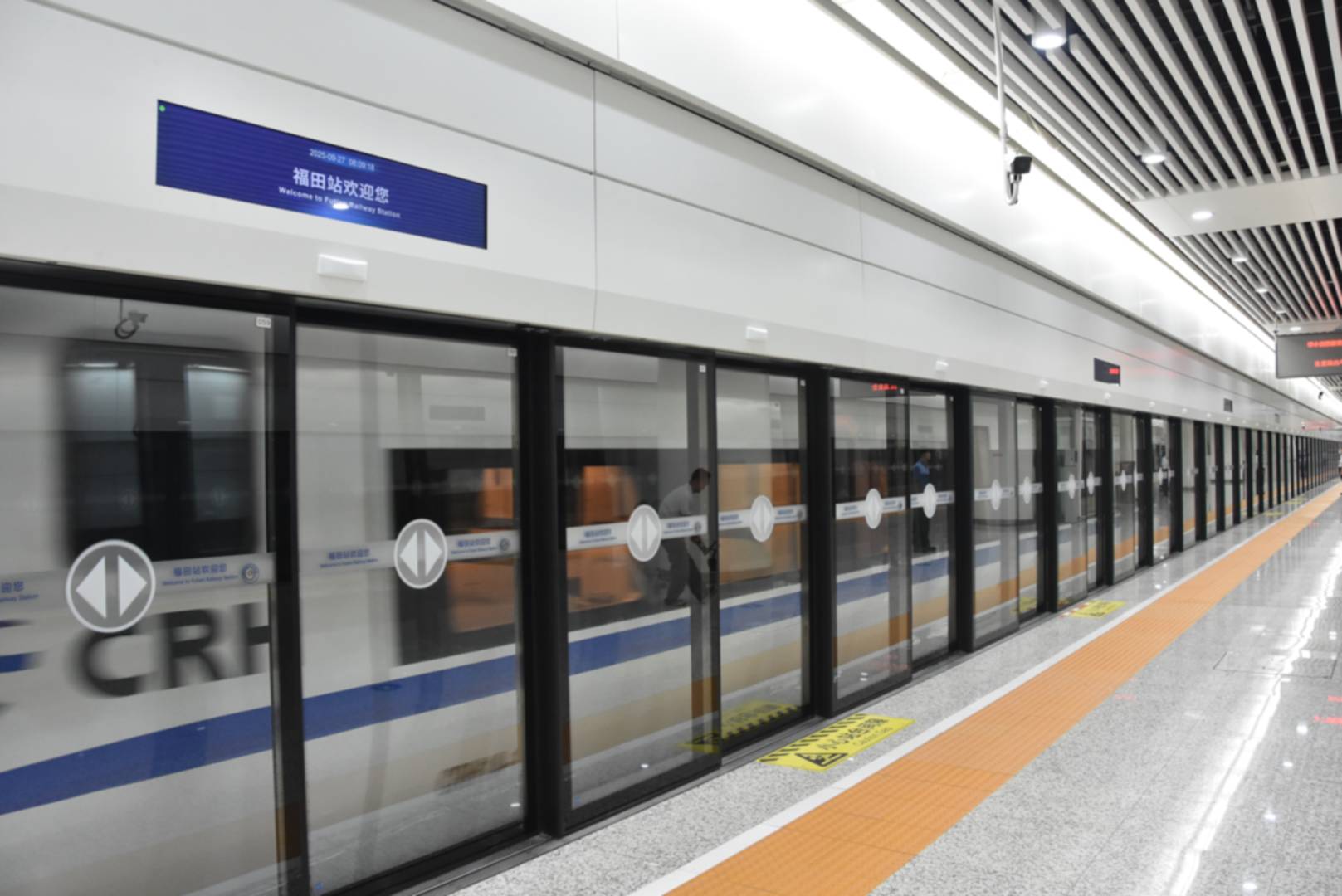 方大首創智能全滑動站臺門于深圳福田高鐵站首次啟用，登陸深圳衛視！